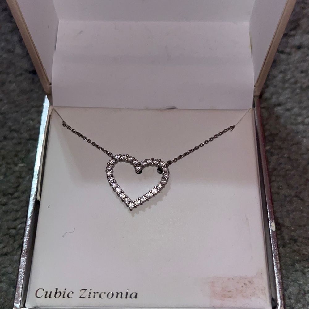 Lily & Lace Heart Necklace!!!